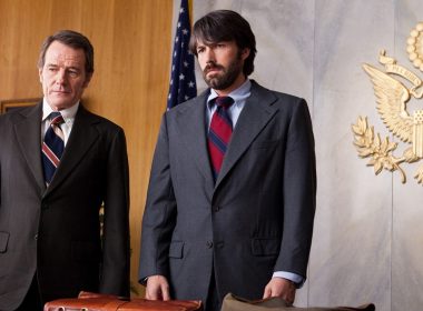 Jack O’Donnell (Cranston) and Tony Mendez (Affleck). (filmofilia.com)