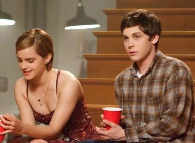 Sam (Emma Watson) and Charlie (Logan Lerman). (www.themoviemash.com)