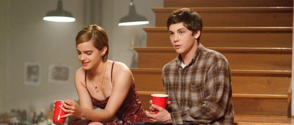 Sam (Emma Watson) and Charlie (Logan Lerman). (www.themoviemash.com)