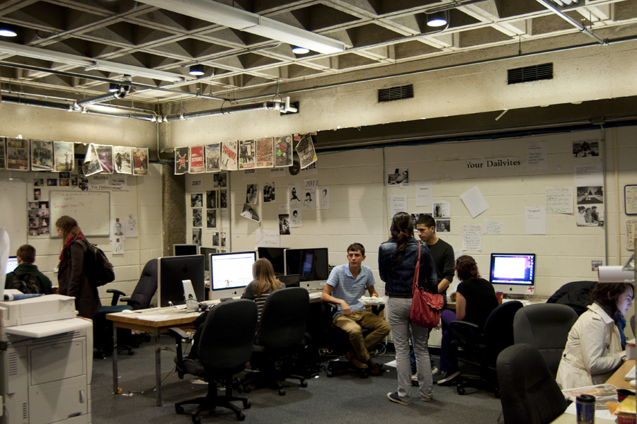 Le Délit prepares its weekly issue at the office of the Daily Publication Society. (Simon Poitrimolt / McGill Tribune)