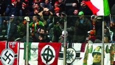 Racist soccer fans in Italy. (yfrog.com)
