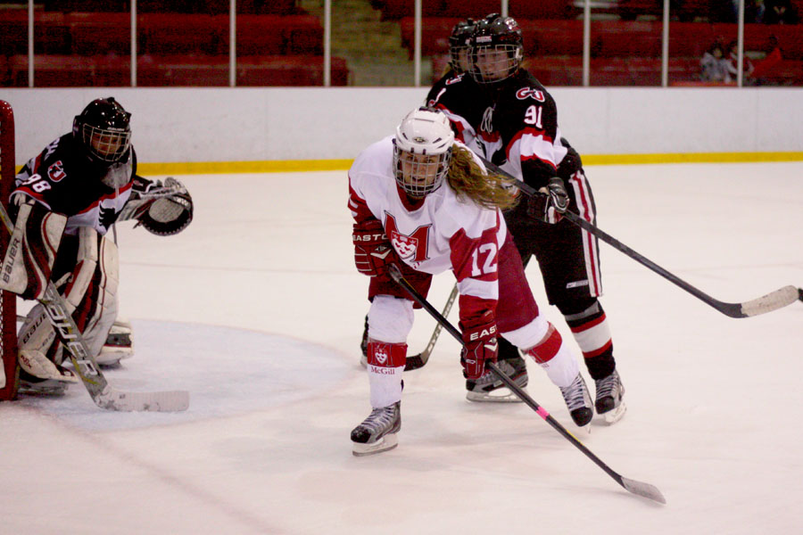 Fourth-year forward Chelsey Saunders fights for position in front of the net. (Michael Paolucci / McGill Tribune)