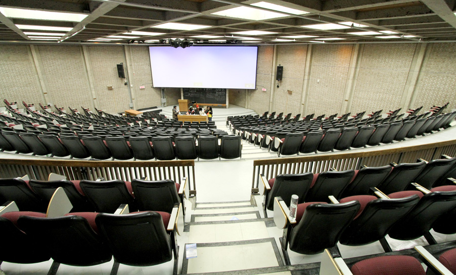 The faculty is looking to reduce classes with under 20 people; full-time professors will now teach larger classes. (Alexandra Allaire / McGill Tribune)