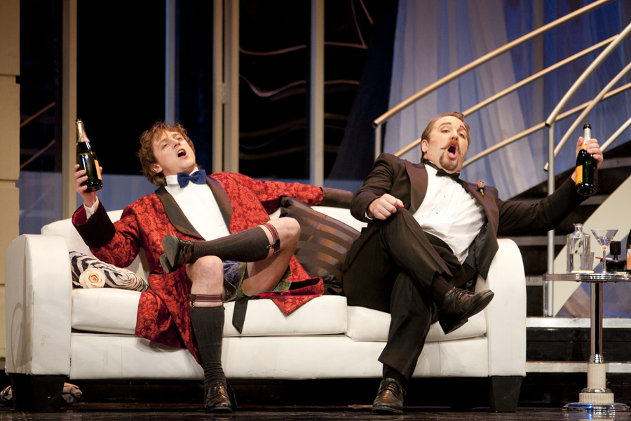 Die Fledermaus marries classic charm with Montreal familiarity. (Simon Poitrimolt / McGill Tribune)