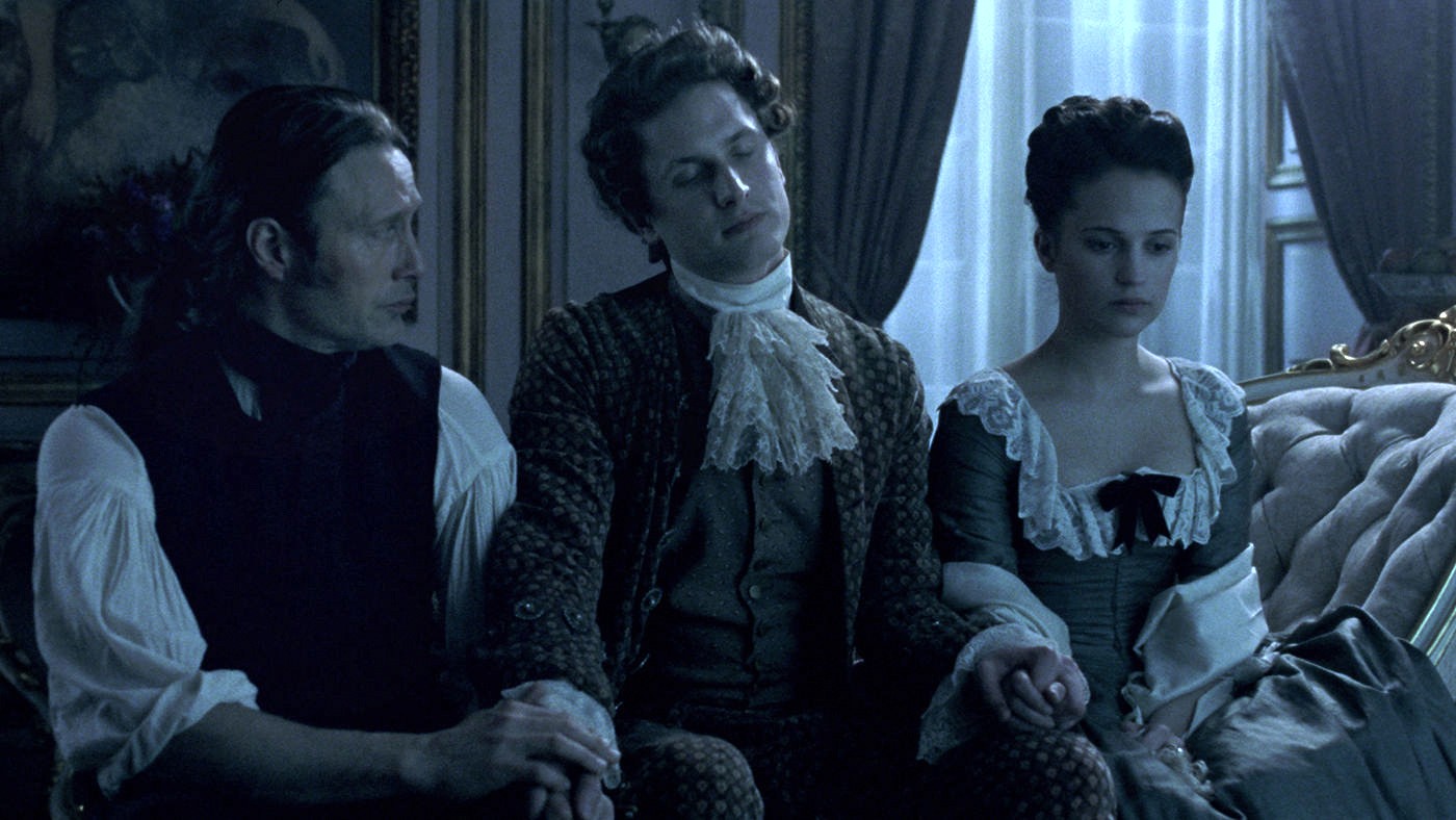A love triangle amidst court intrigue. (www.thefilmemporium.blogspot.com)