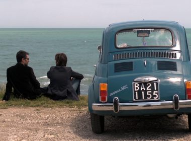 Gustav and Luca look out to the sea. (www.inalonelyplaceencounterswithfilm.wordpress.com)