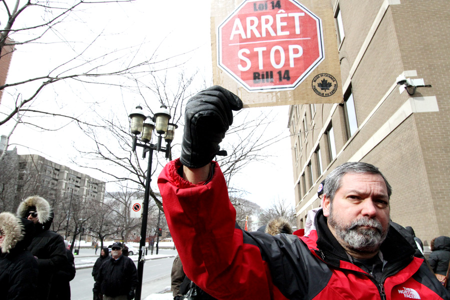 Montrealers gathered on Sunday to oppose new legislation aimed at amending Quebec’s language laws. (Alexandra Allaire / McGill Tribune)