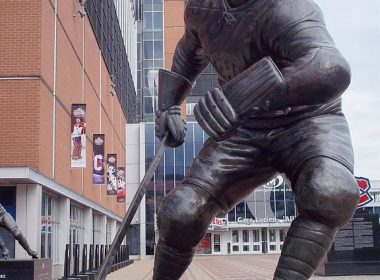 Maurice Richard statue. (wikimedia.org)