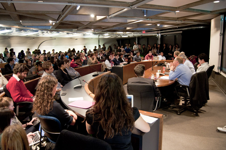 Professors debate divestment from fossil fuels during an event hosted by ESA. (Simon Poitrimolt / McGill Tribune)