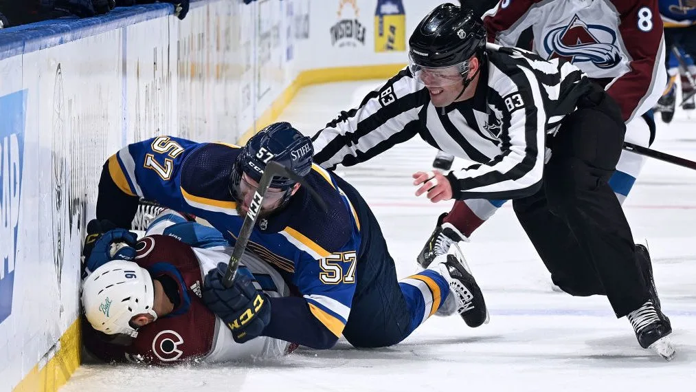 Fans stand with Nazem Kadri as Avalanche return to Colorado for
