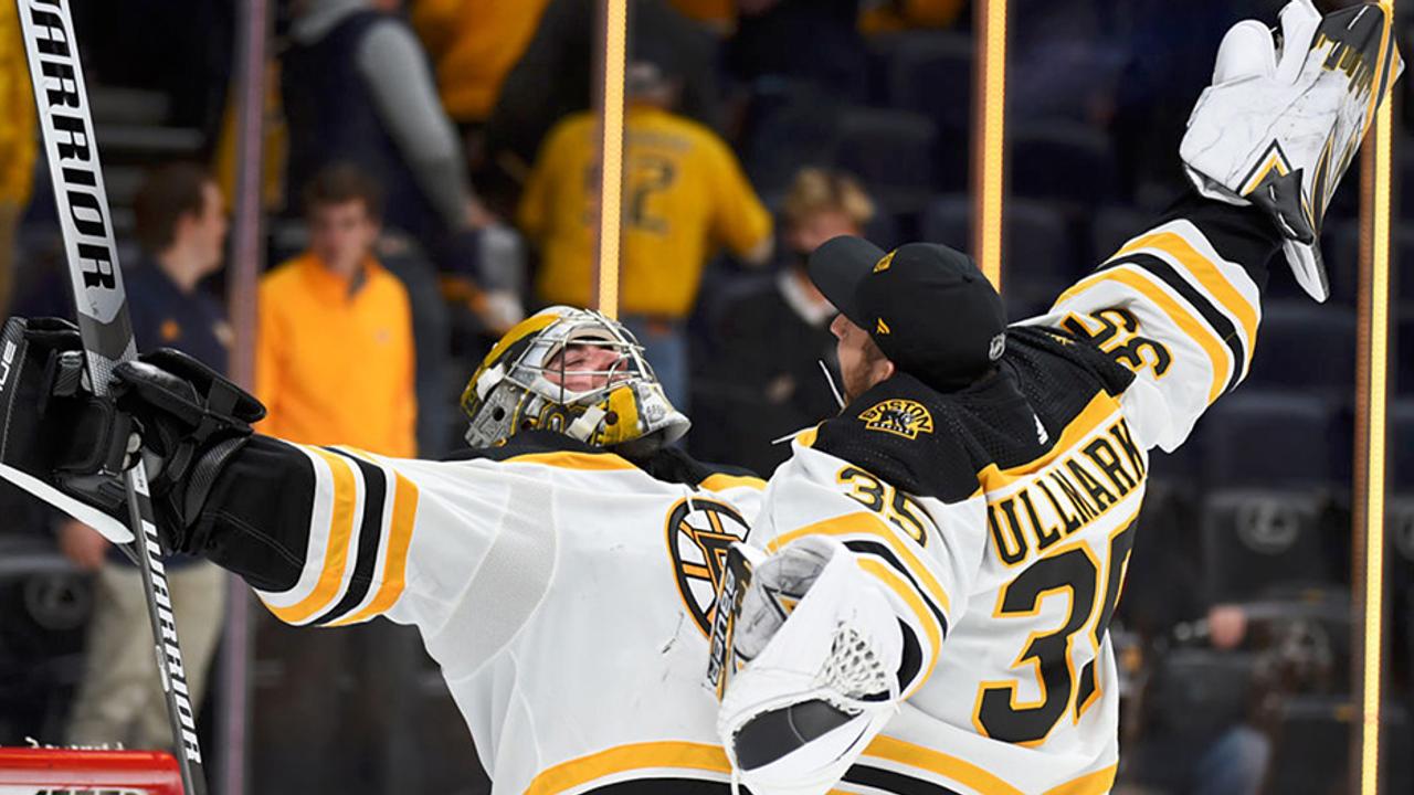 Linus Ullmark And Jeremy Swayman Boston Bruins goalie hug shirt